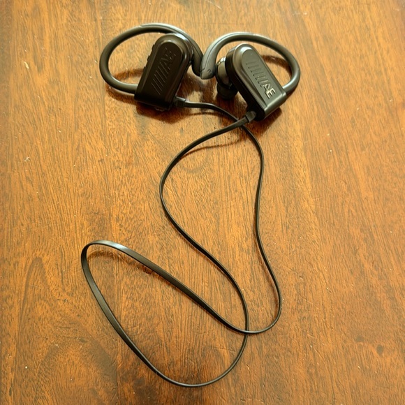 American Eagle Brand wireless Bluetooth earbuds headset with charging cable - Picture 2 of 5
